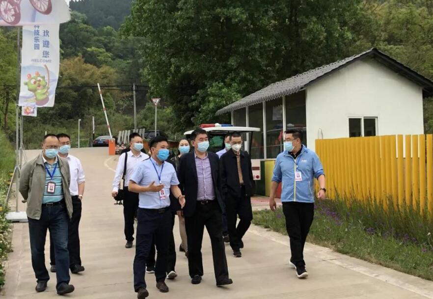 20205111012176850 ×ðÁú¼¯Íż¯ÍÅÏòµ¼µ½½ðÁú³¤³Ç¾°Çøµ÷ÑÐÖ¸µ¼ÊÂÇé